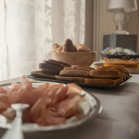 Room&breakfast Angela Panzió 4*